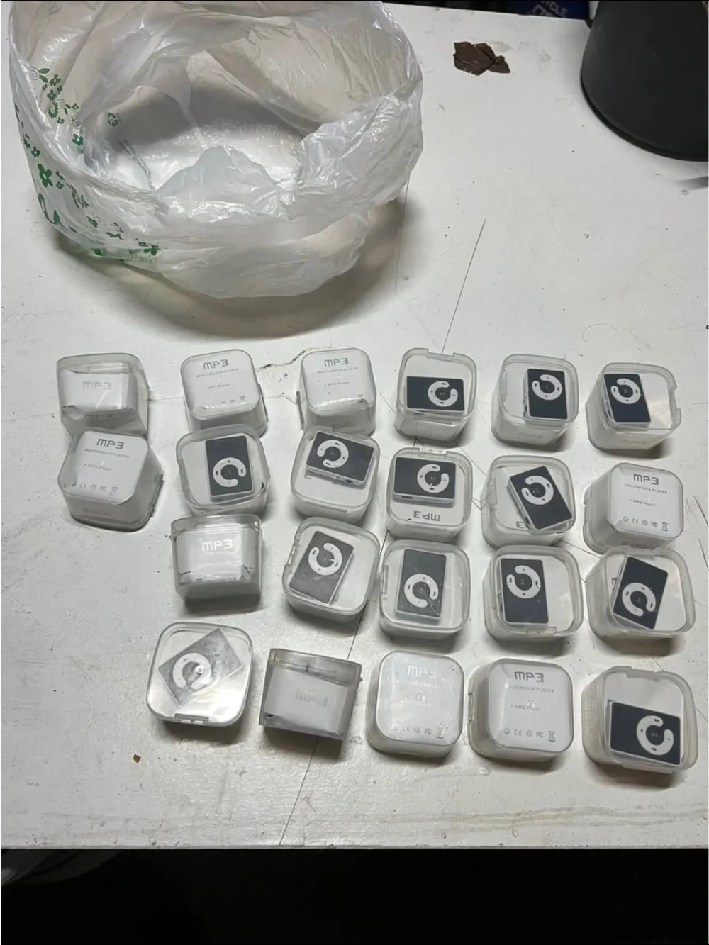 White MP3 Player Earbud-Style Accessories (Lot)